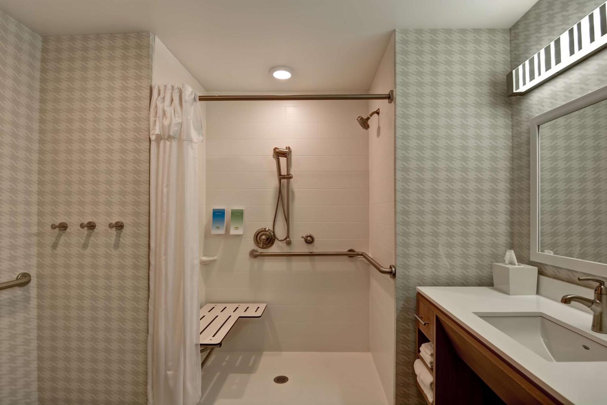 Home2 Suites By Hilton Tampa Usf Near Busch Gardens Екстериор снимка