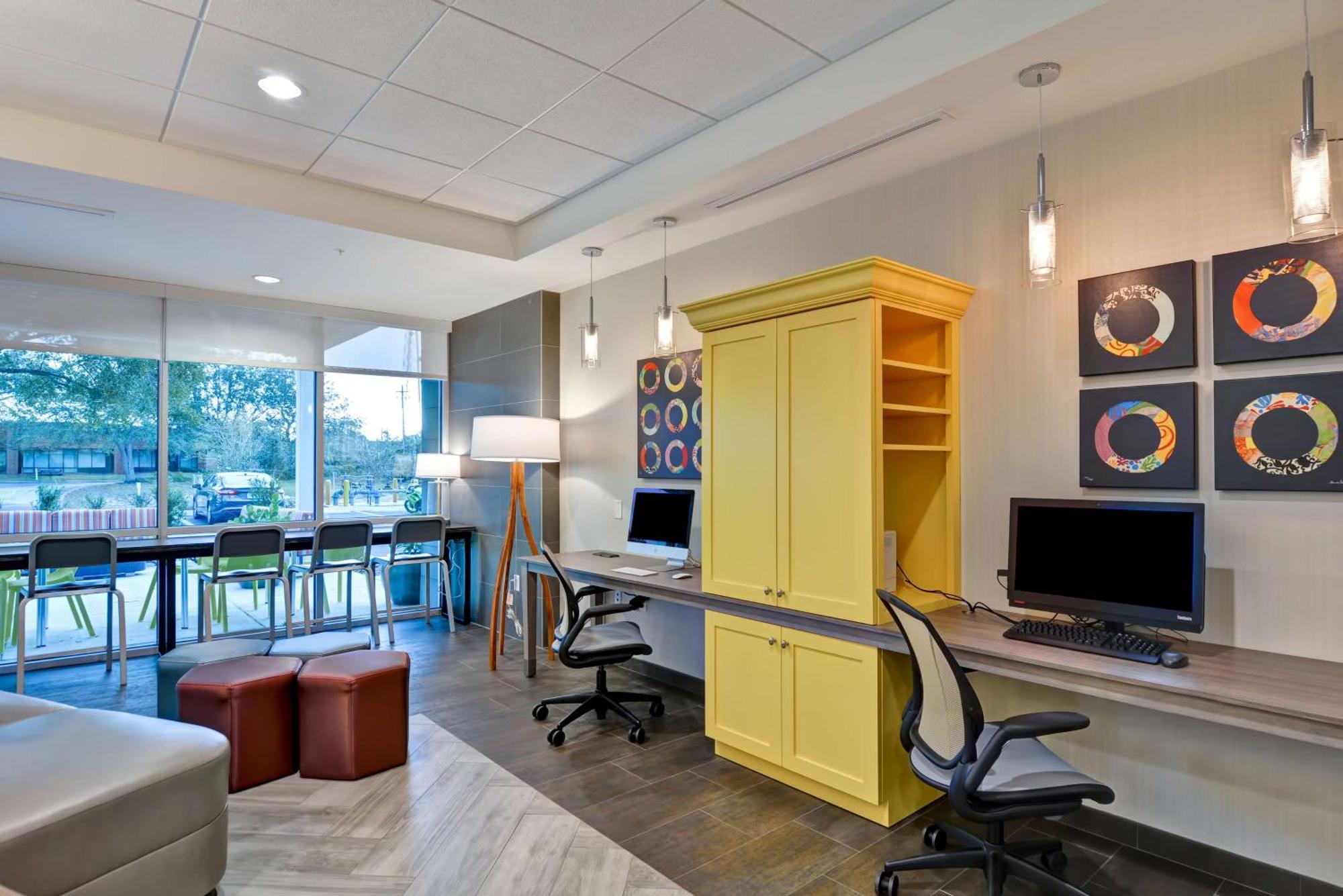 Home2 Suites By Hilton Tampa Usf Near Busch Gardens Екстериор снимка