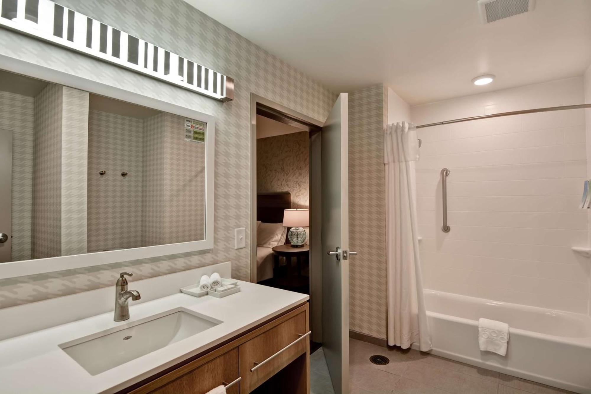Home2 Suites By Hilton Tampa Usf Near Busch Gardens Екстериор снимка