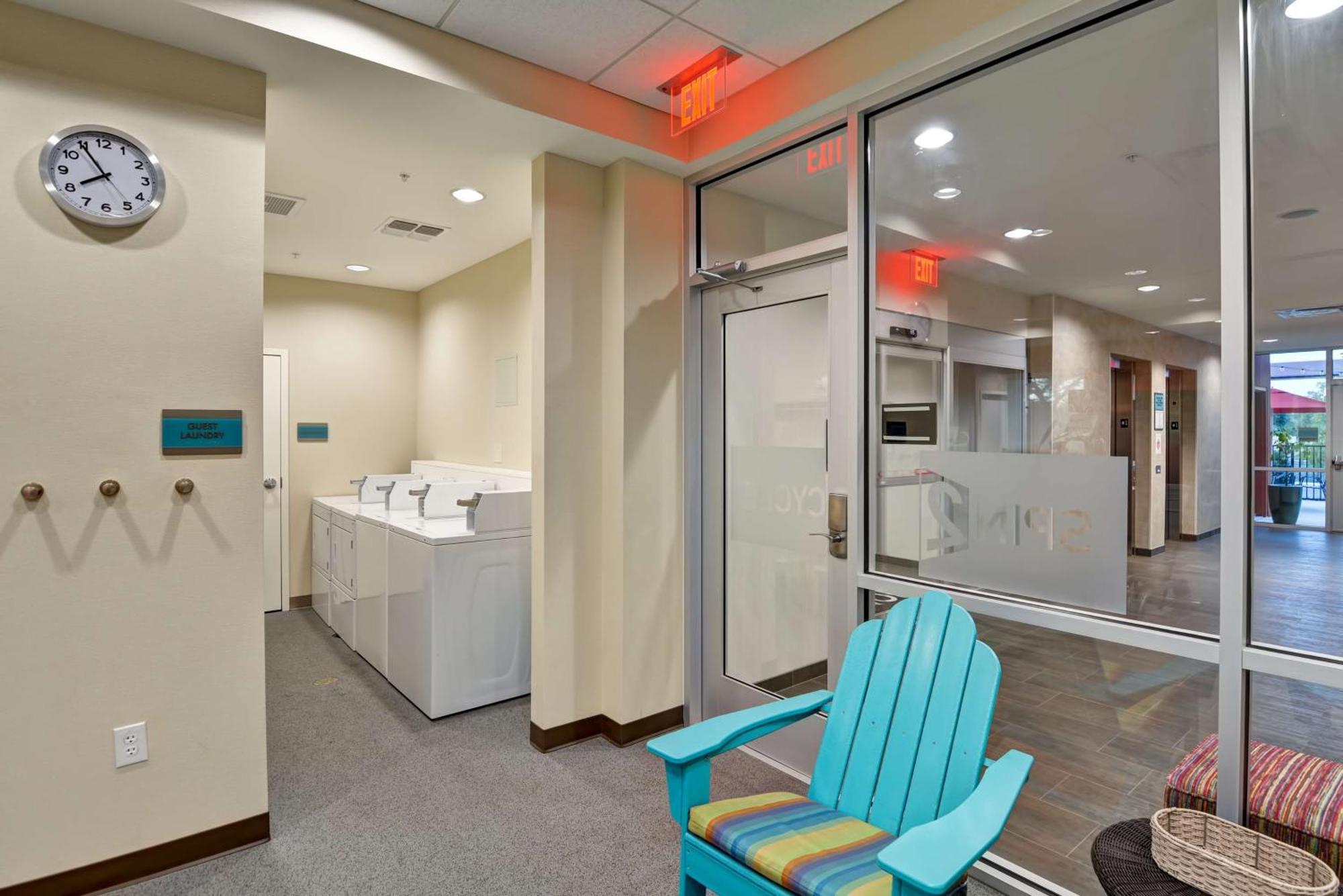 Home2 Suites By Hilton Tampa Usf Near Busch Gardens Екстериор снимка