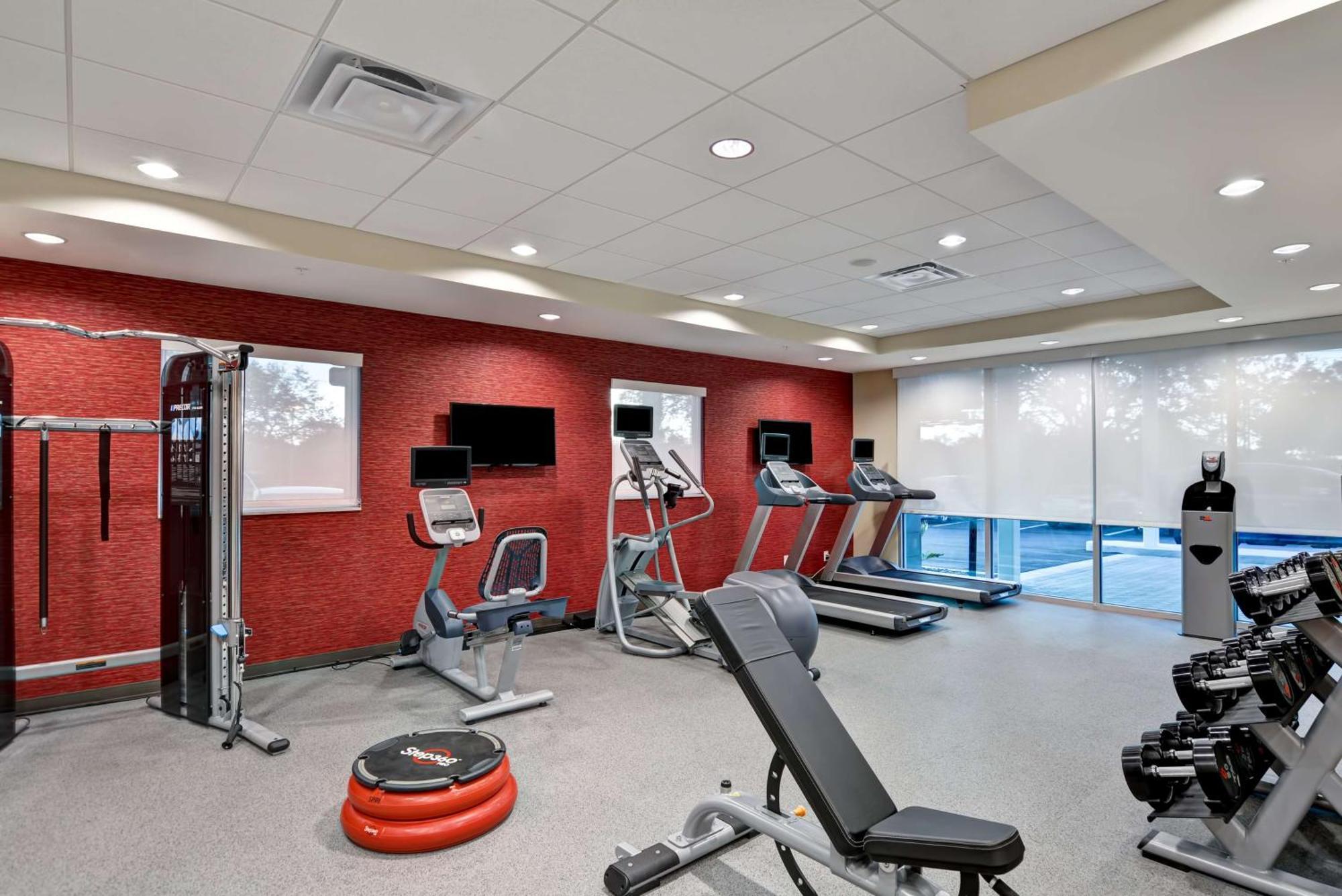 Home2 Suites By Hilton Tampa Usf Near Busch Gardens Екстериор снимка