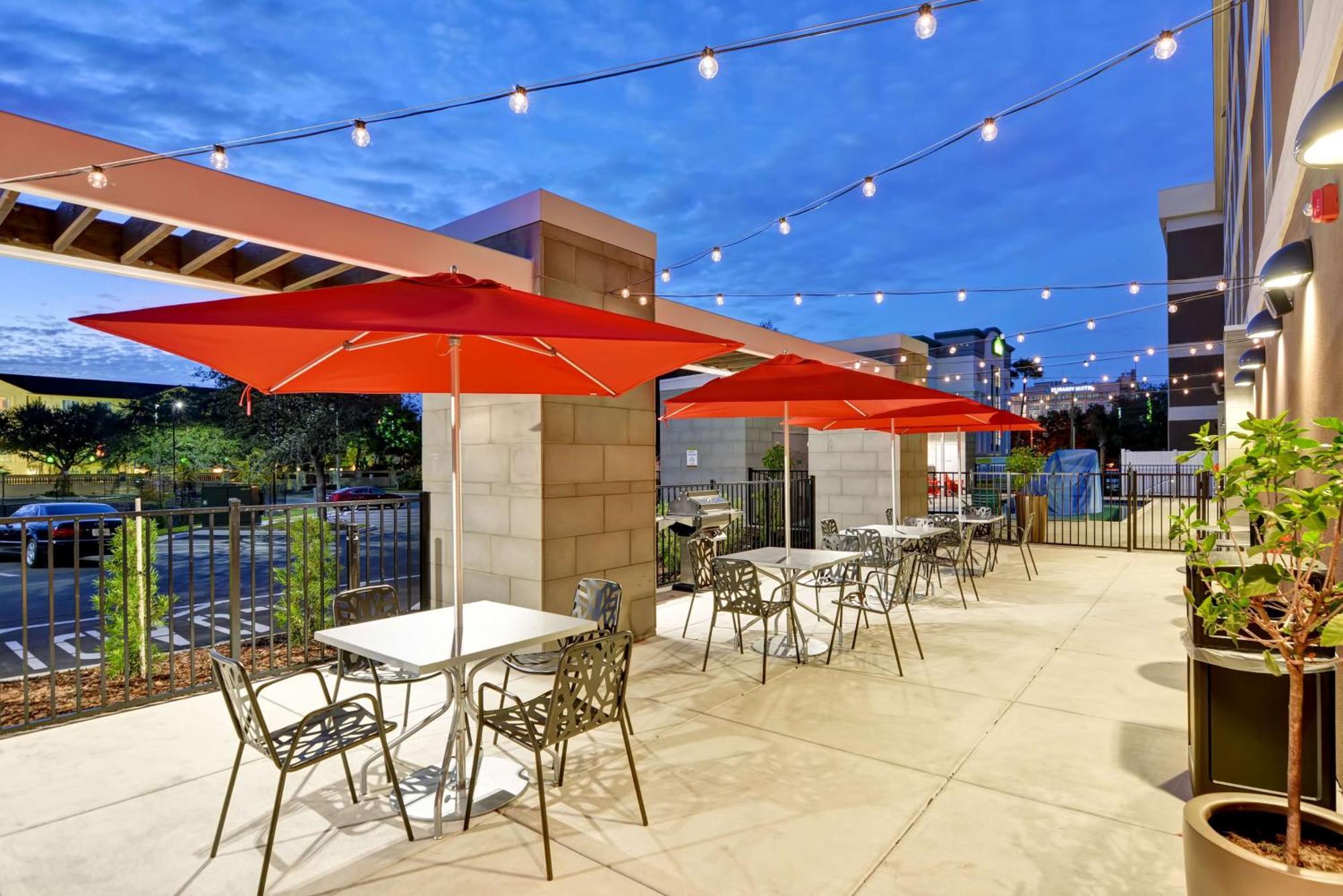 Home2 Suites By Hilton Tampa Usf Near Busch Gardens Екстериор снимка