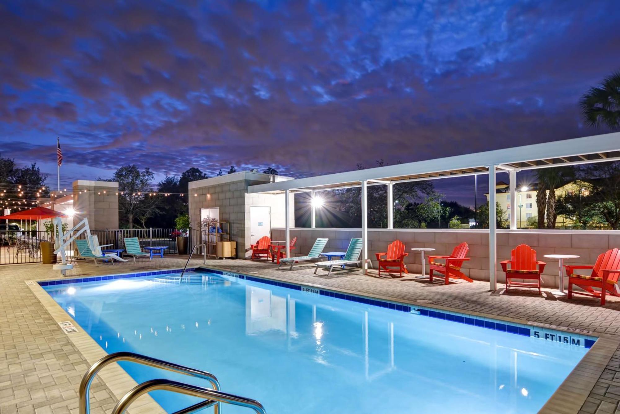 Home2 Suites By Hilton Tampa Usf Near Busch Gardens Екстериор снимка