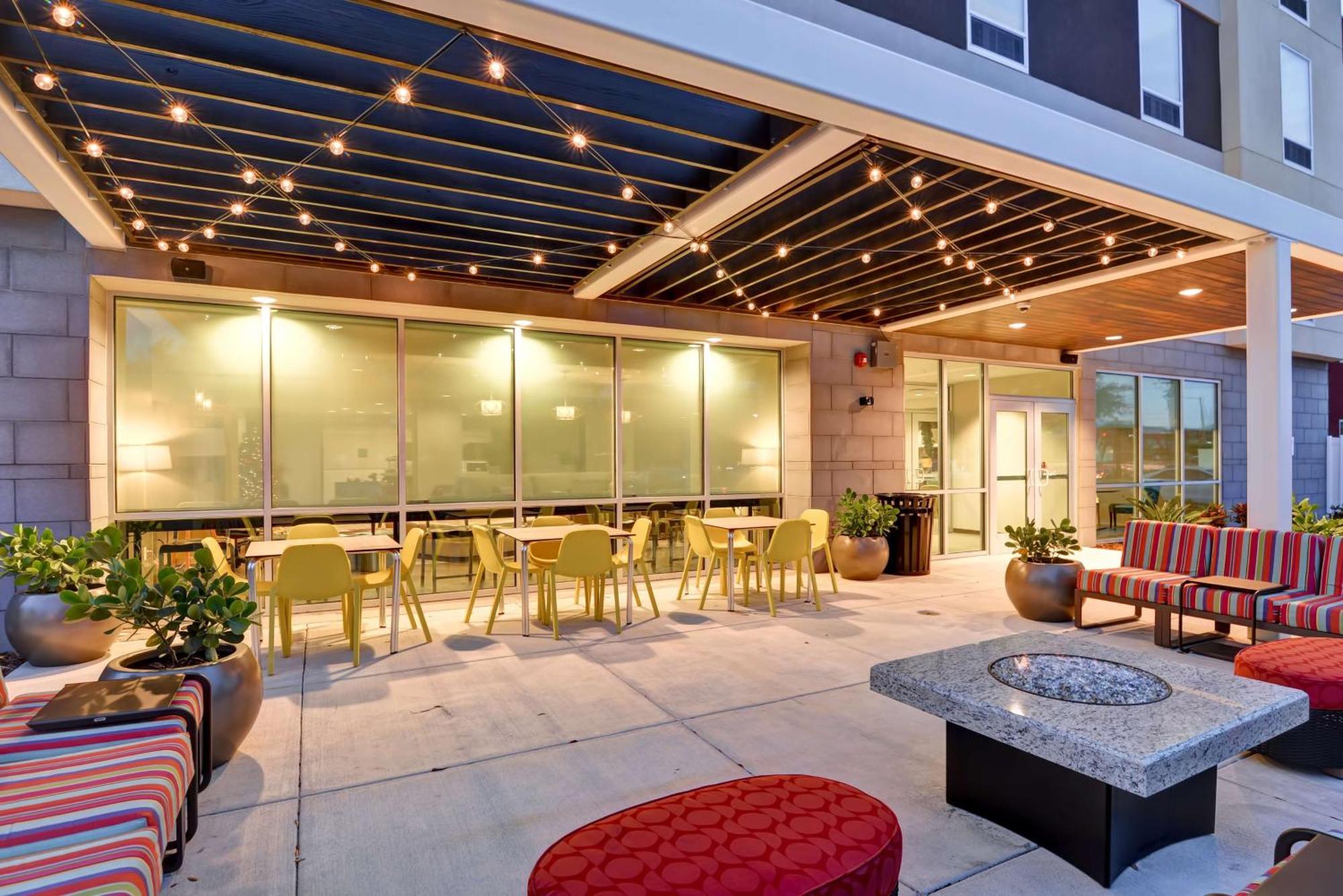 Home2 Suites By Hilton Tampa Usf Near Busch Gardens Екстериор снимка